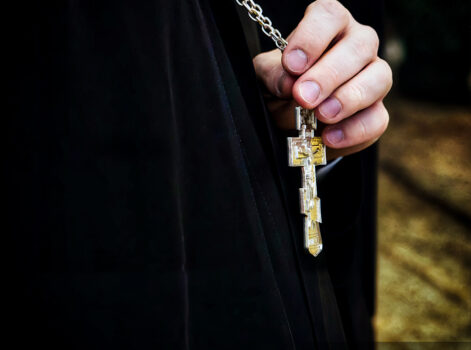 КАК ОТЛИЧИТЬ СВЯЩЕННИКА ОТ САМОЗВАНЦА В РЯСЕ. Анатолий Баданов. Дышу Православием